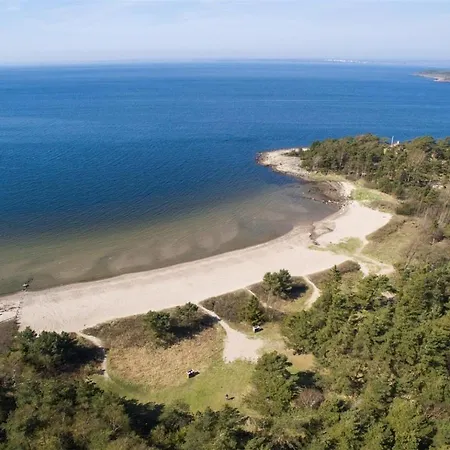 Moderne og lys leilighet ved sandstrand *