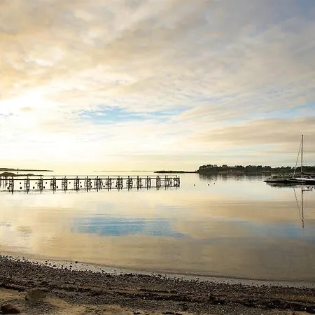 Moderne og lys leilighet ved sandstrand